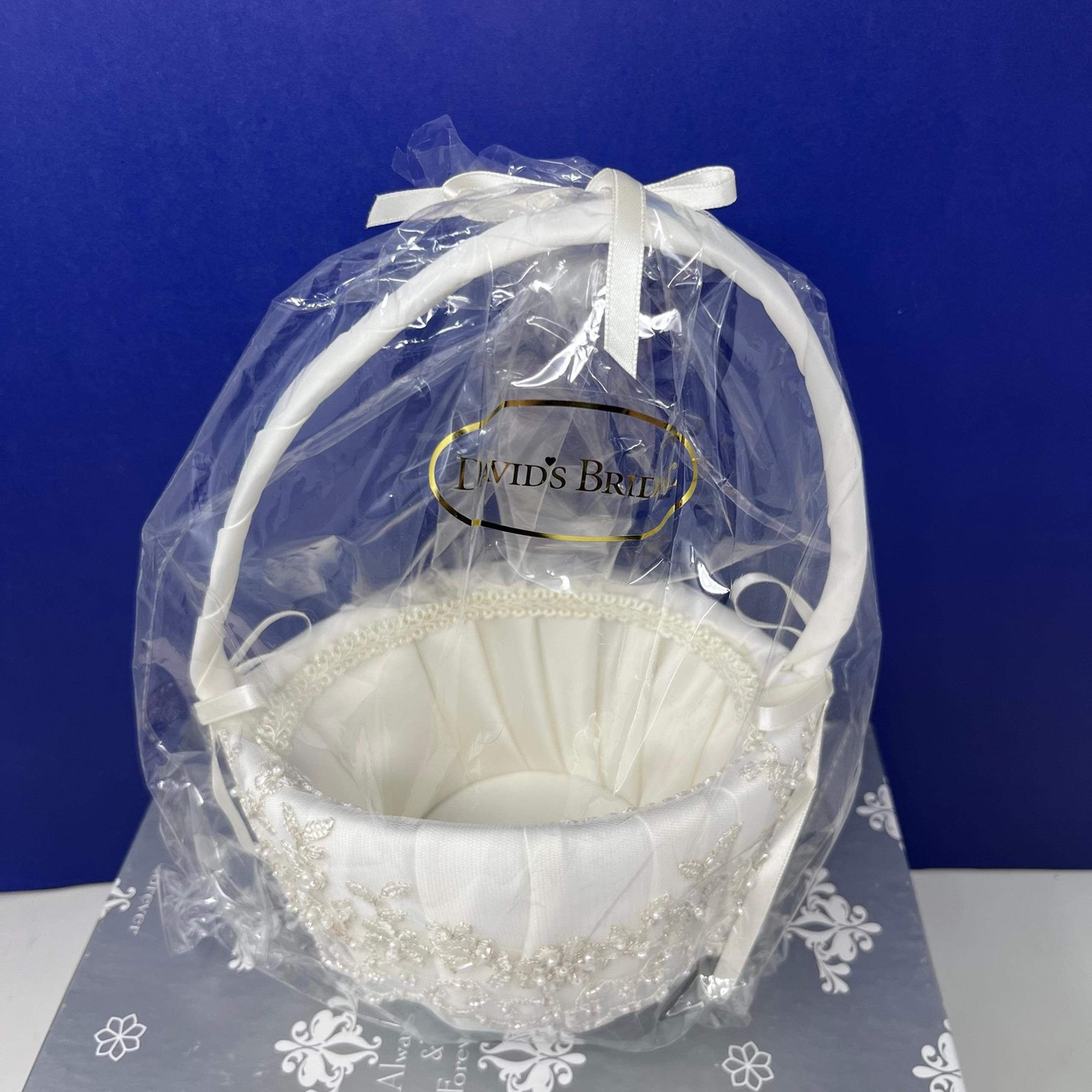 David’s Bridal Satin Tule Lace Beaded Flower Girl Basket NEW