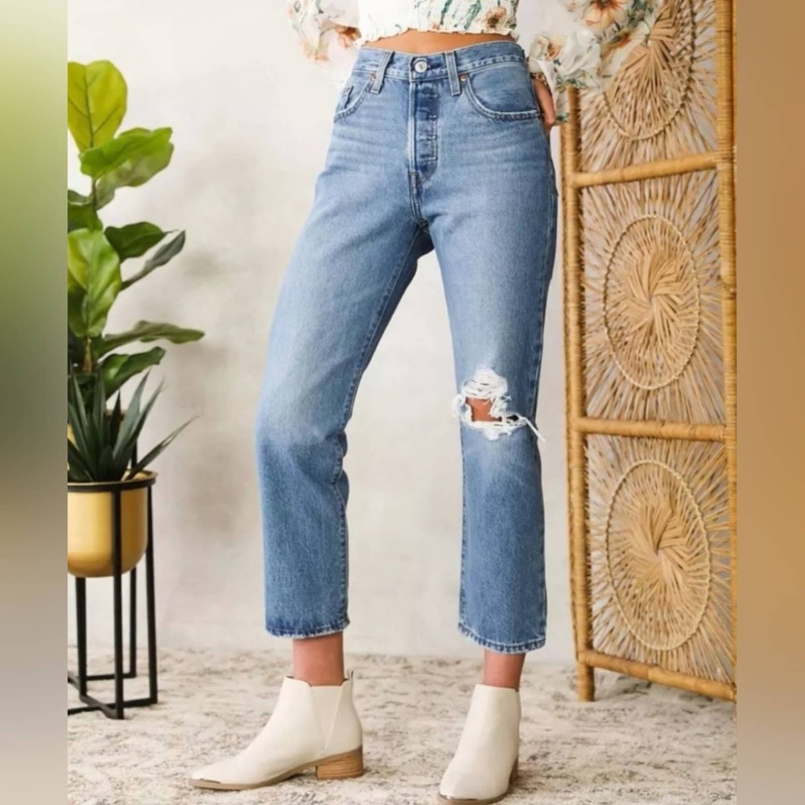 Levi's 501 Original Cropped Distressed Jeans Boho Chic Women's Size 29 X 28 NWT