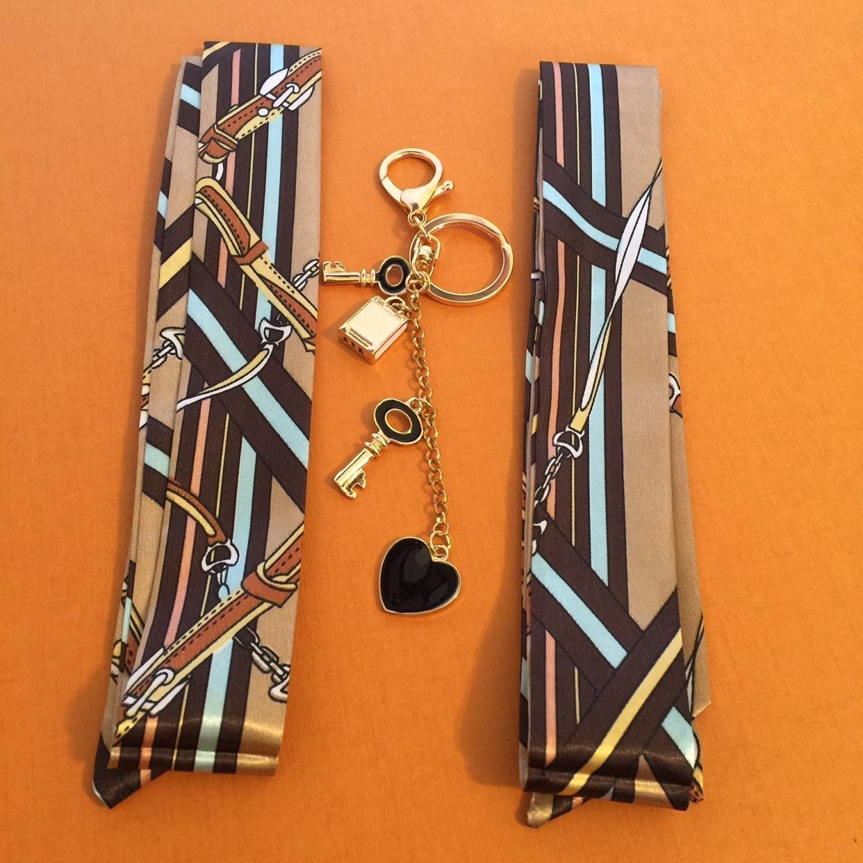 Black keys/pink lock keychain+set of twilly