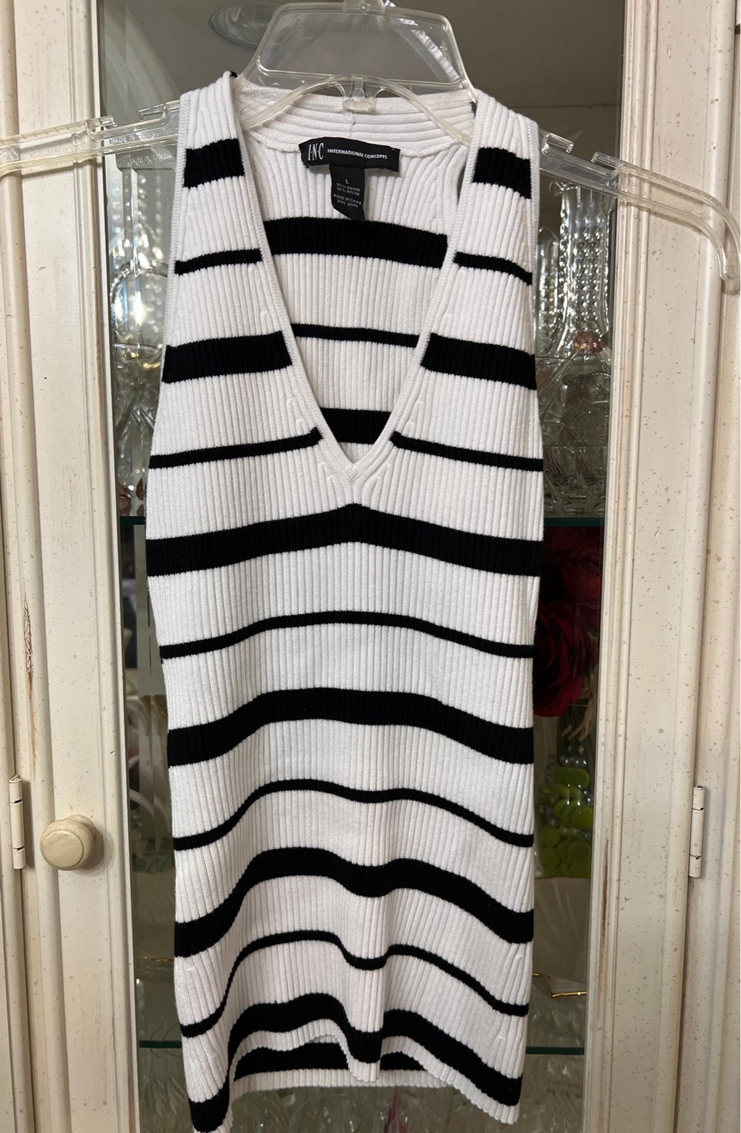 B&W INC black white knit haltar top