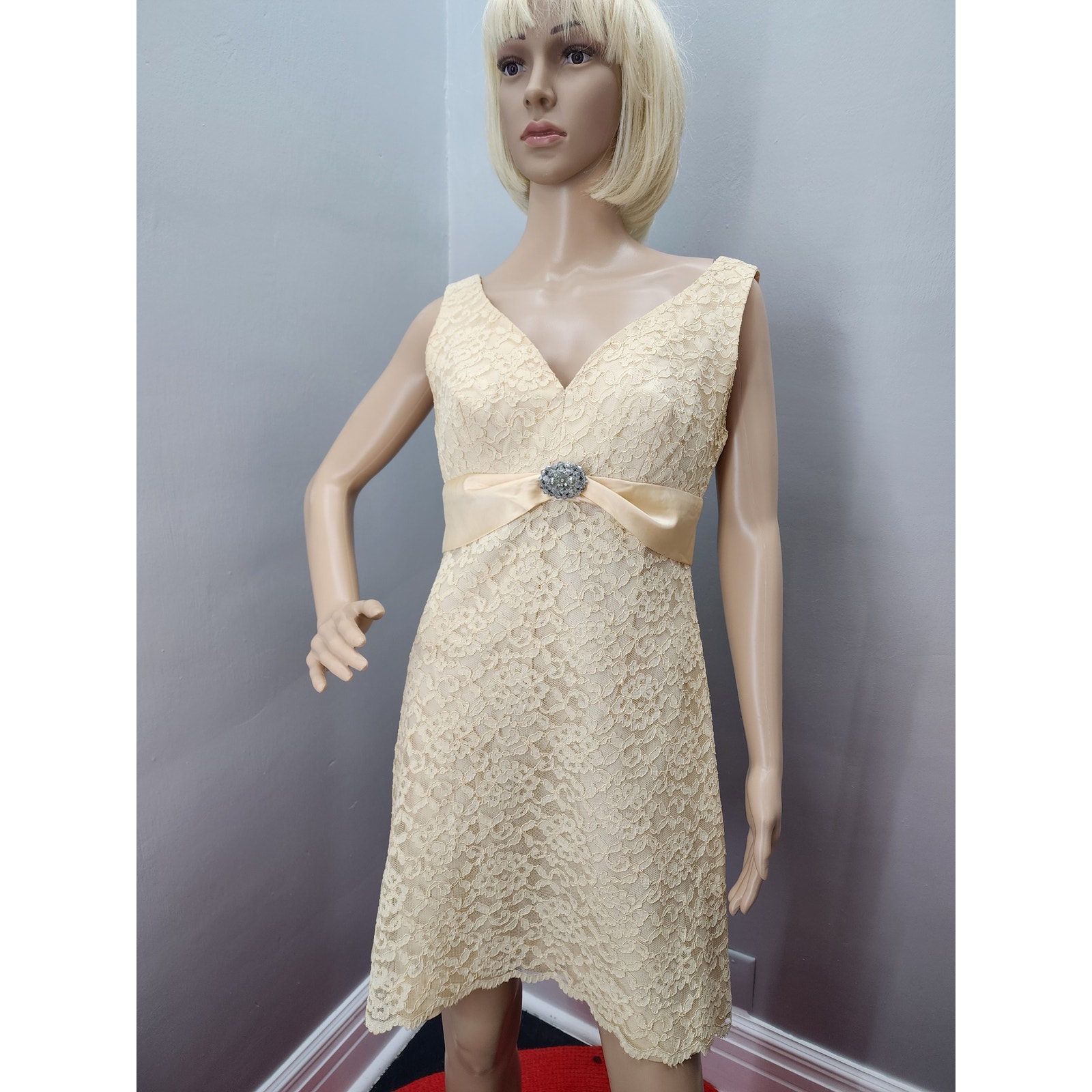 60s Vintage Ivory Lace Wedding / Honeymoon Mini Dress - M