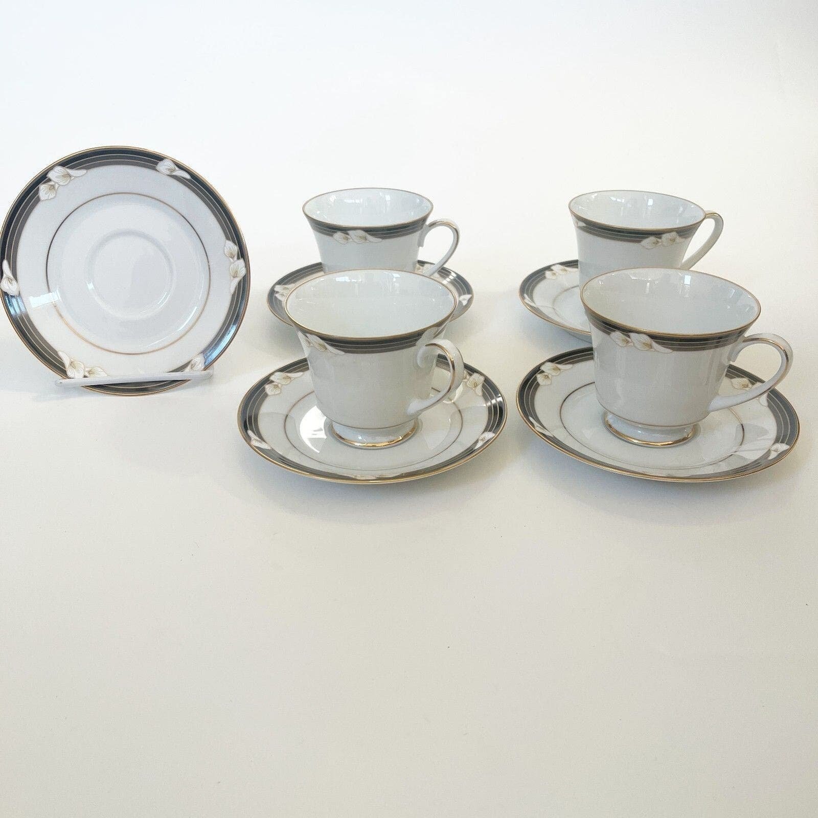 4 NORITAKE Legendary ELLINGTON Teacups and Saucers White Calla Lily Black bands