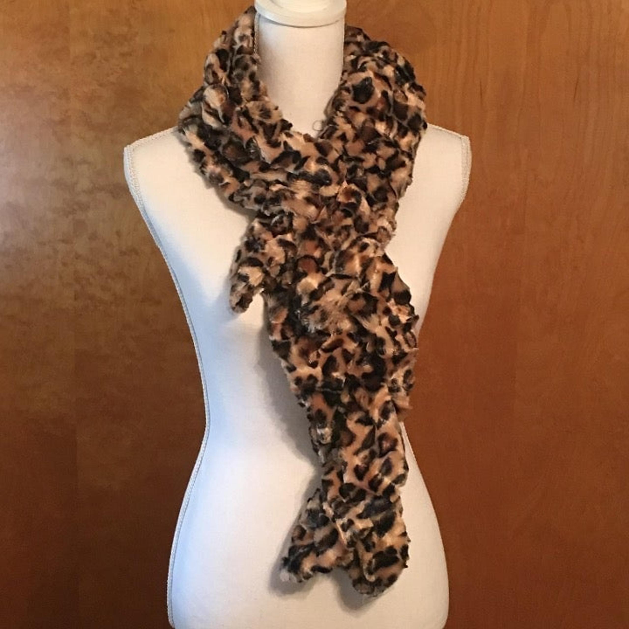 NEW Cheetah Pull-Through Winter Scarf - Super Soft & Luxurious - MSRP $36