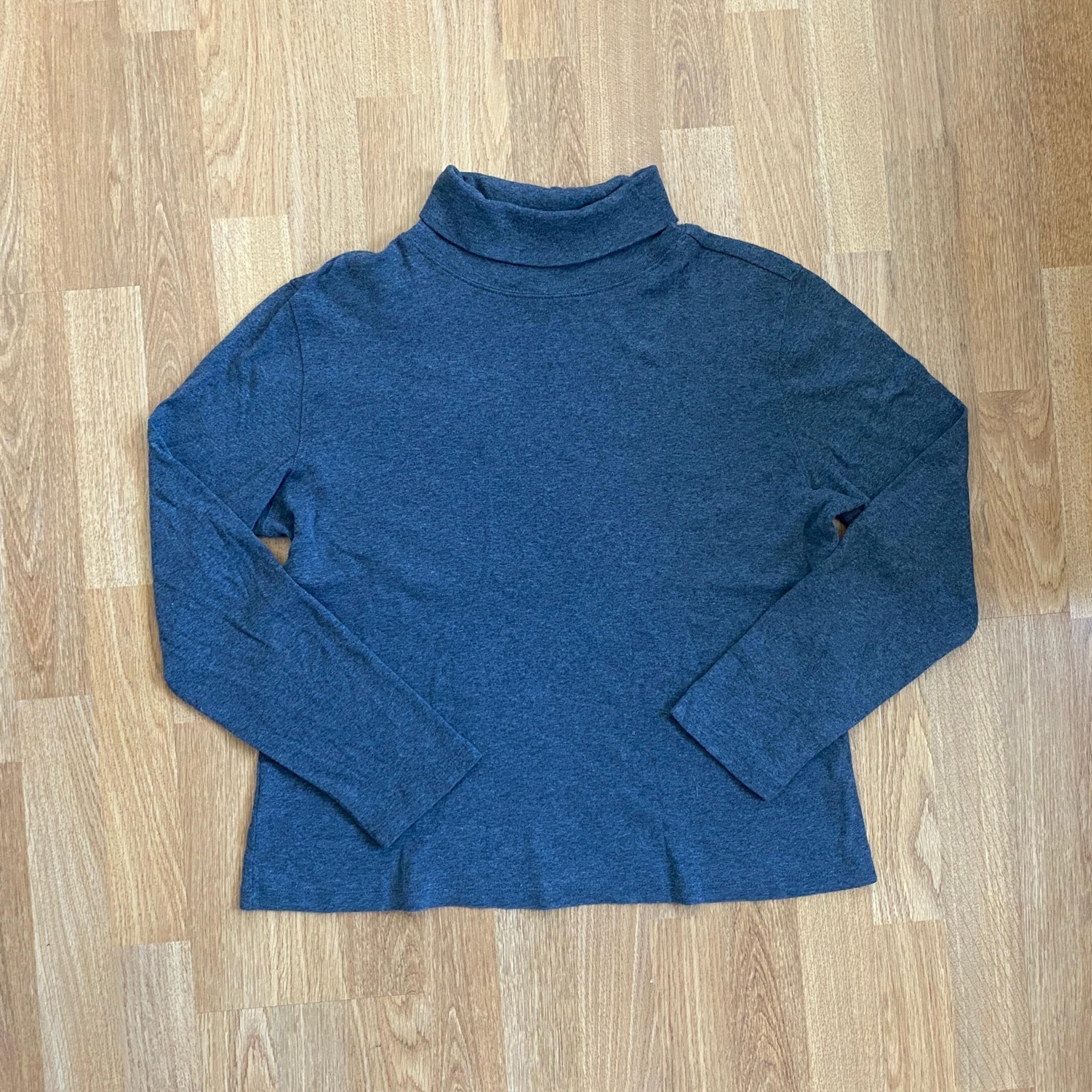 High Sierra turtleneck lightweight sweater