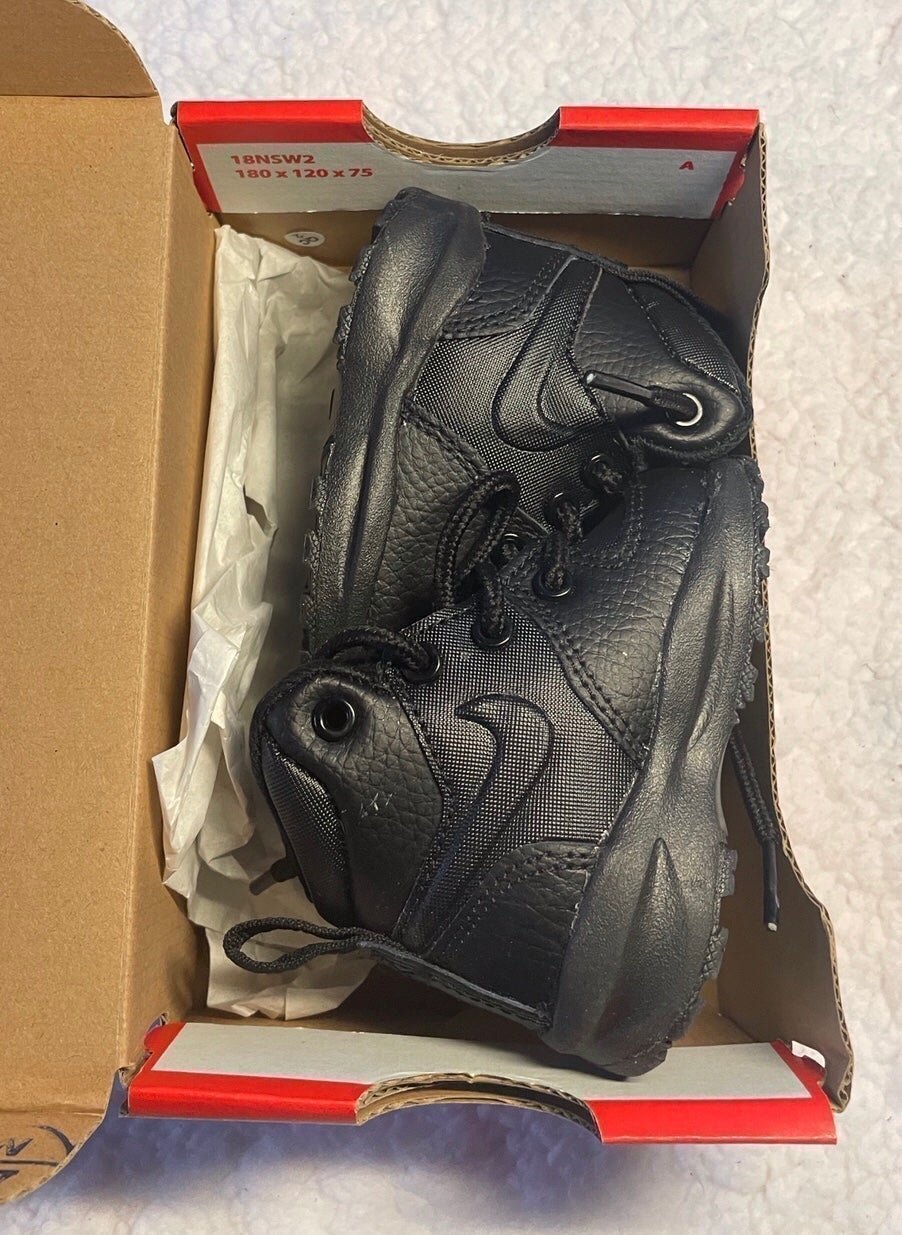 Nike Manoa LTR - Size 2C