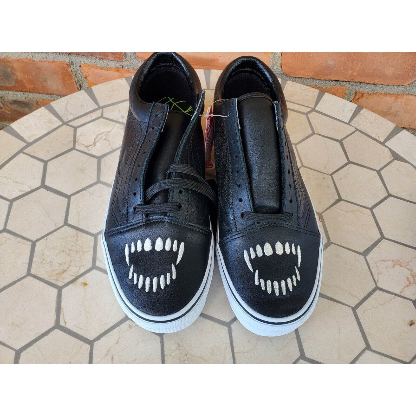 Vans Old Skool FANGS SHOES MENS SZ 11 BLACK TRUE WHITE Halloween Vampire Rare