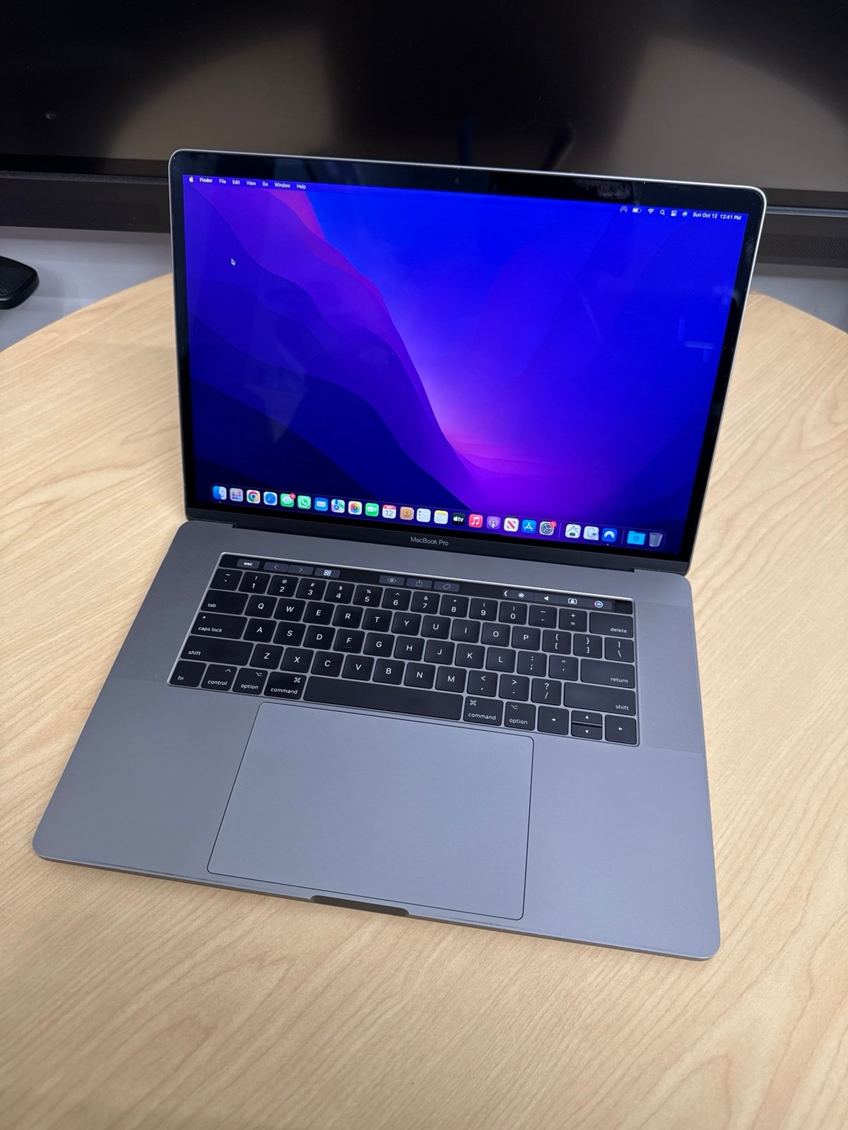 MacBook Pro 15in 2.9 GHz Quad-Core Intel 512 GB SSD Radeon Pro 460 4GB (2016)