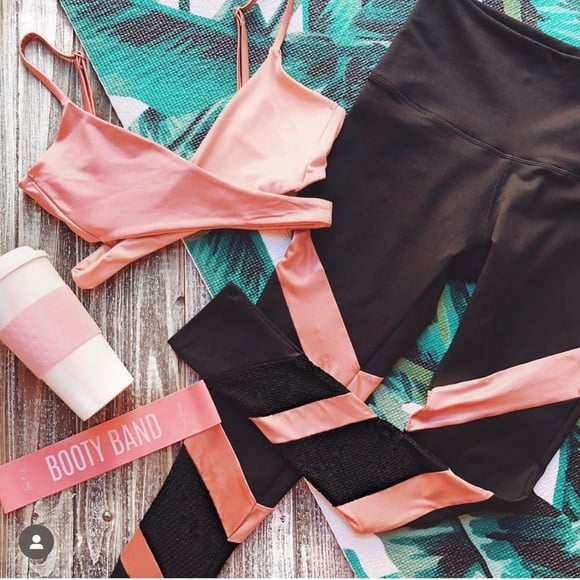 Beach Bunny BFIT Drew Sports Bra Top & Drew Lace Legging (BLACK/FRENCH ROSE) XS