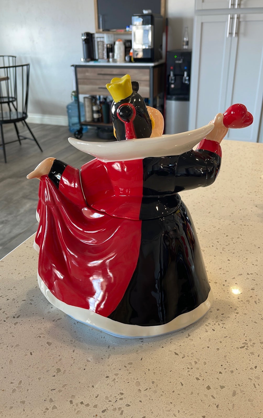 Disney queen store of hearts cookie jar Westland Alice in wonderland 24211