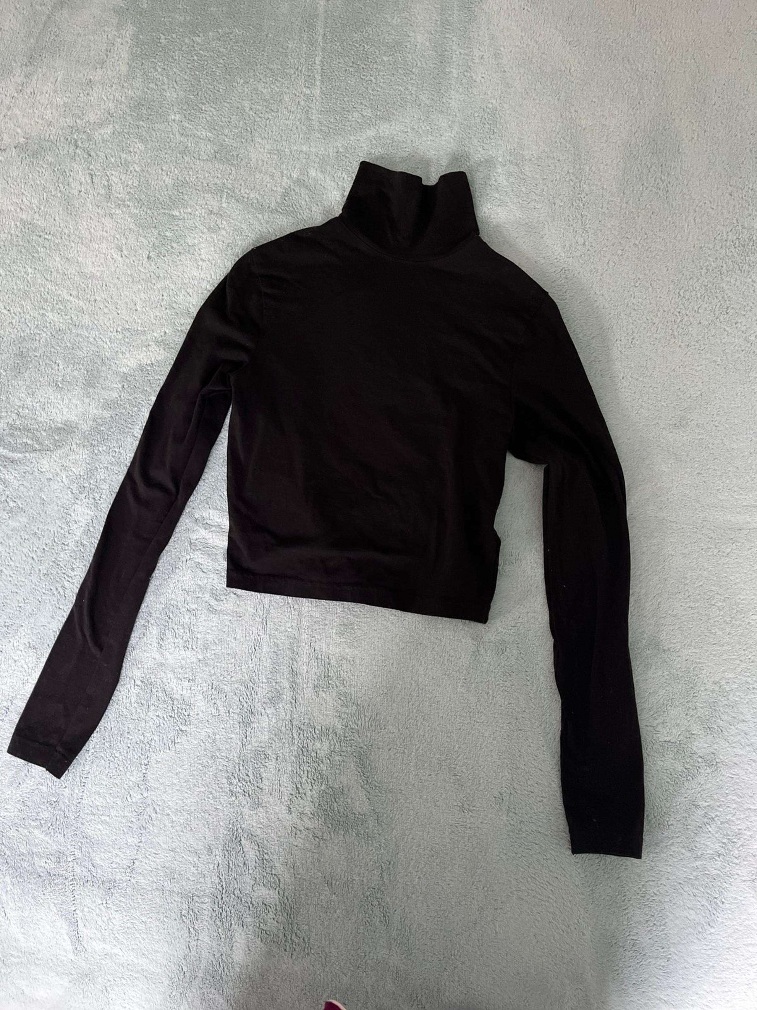 H&M Divided Black Turtleneck