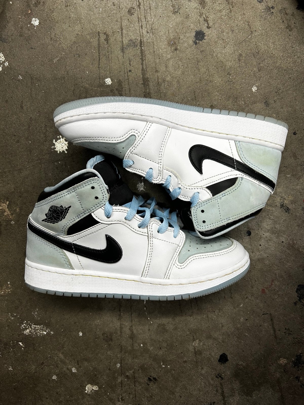 Nike Air Jordan 1 Mid White Blue
