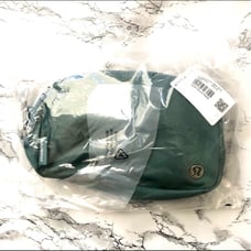 Lululemon Everywhere Belt Bag teal NWT