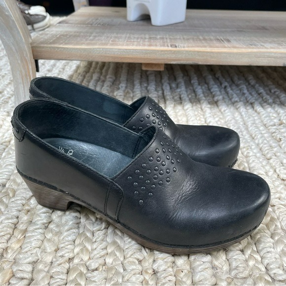 Dansko Mavis Studded Clogs leather women’s Size 39 8.5/9 US