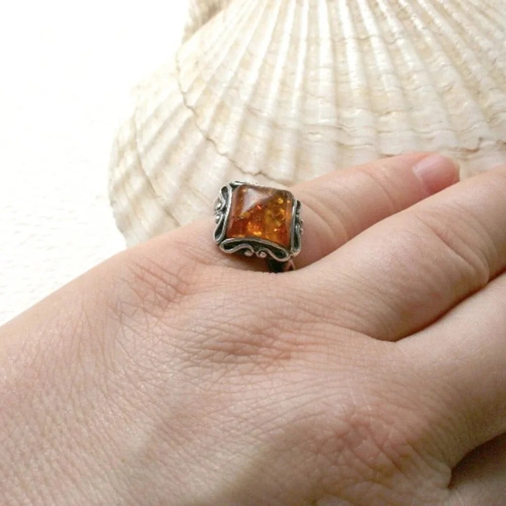 Vintage sterling silver amber cabochon ring size 6 square rhombus stone honey