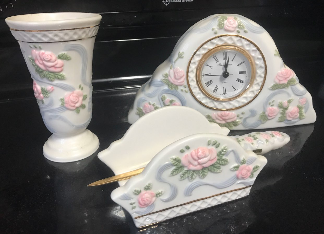 Porcelain desk set