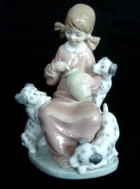 LLADRO GIRL WITH DALMATIANS - HONEY LICKERS RETIRED PORCELAIN FIGURINE # 1248