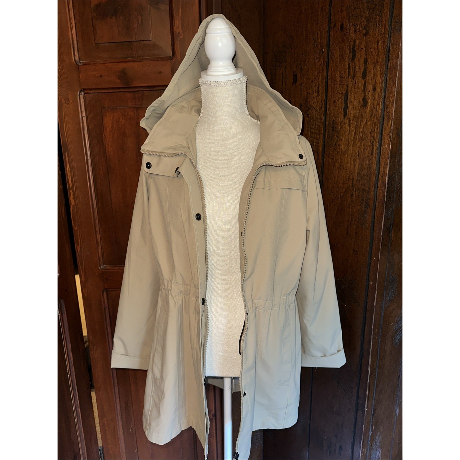 Womens Coldwater Creek Softshell Jacket Size M Tan Rain Wind All Season - EUC