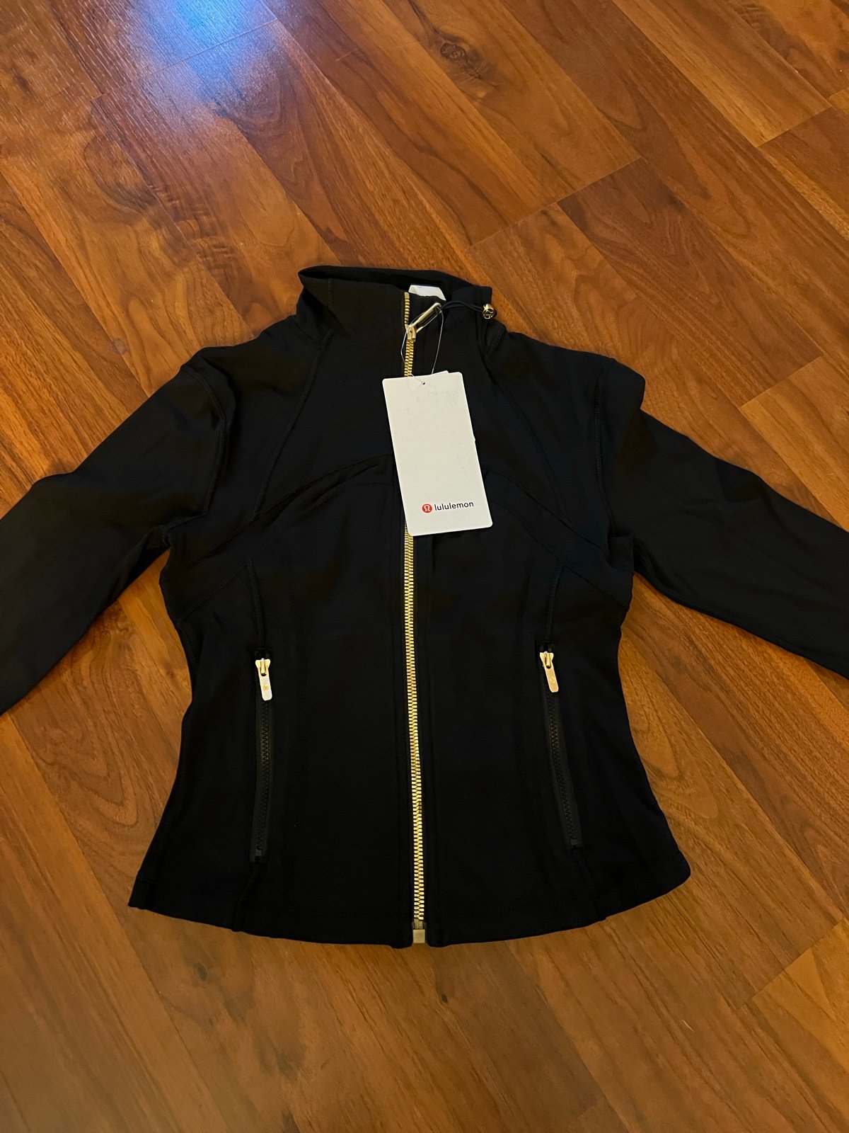 Lululemon Define Cropped Jacket
Nulu Unopened