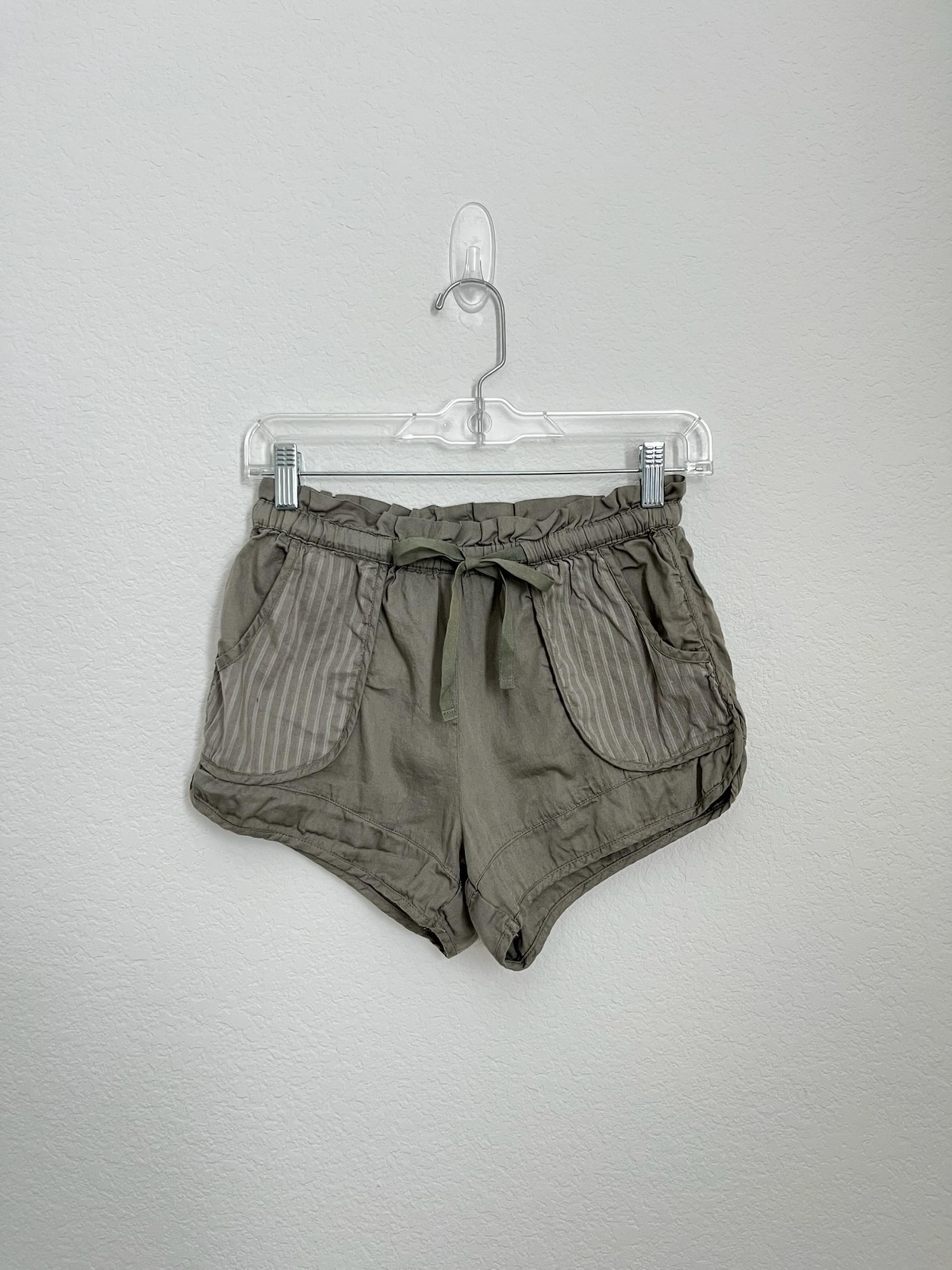 Urban Outfitters Staring at Stars olive green shorts XS