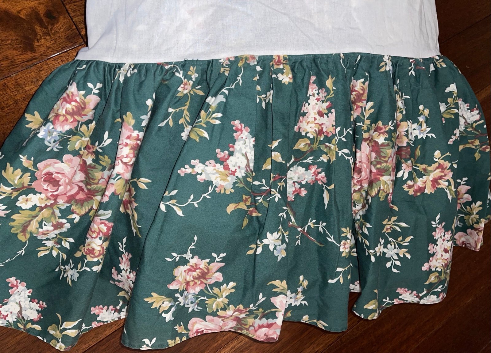Coming Home Cottage Floral Print Ruffle Vintage Green Queen Bed Skirt. Made USA
