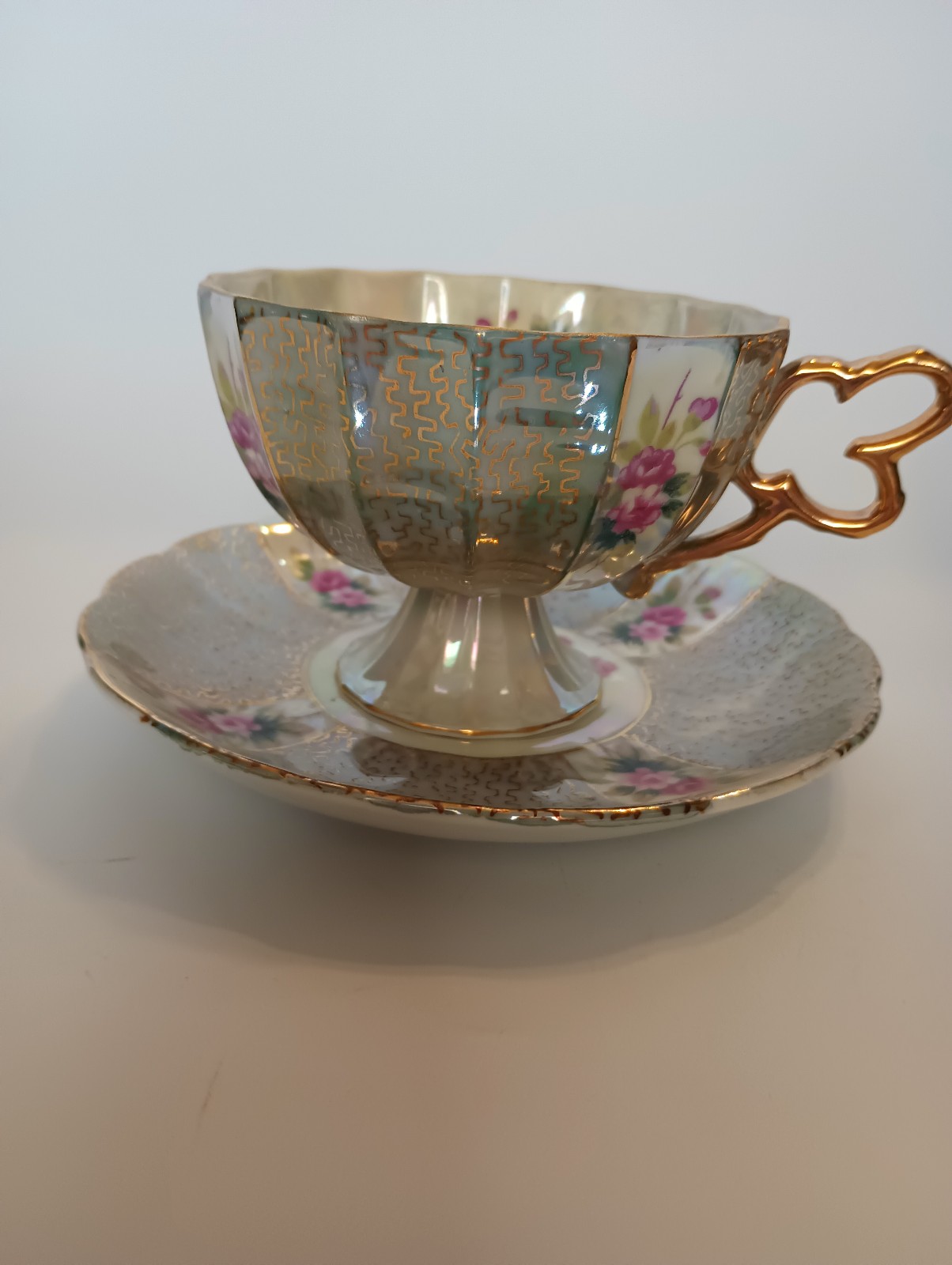 Vintage JAPAN PRETTY Pink ROSES Gold Gilt Iridescent Pearl Luster Tea Cup & Sauc