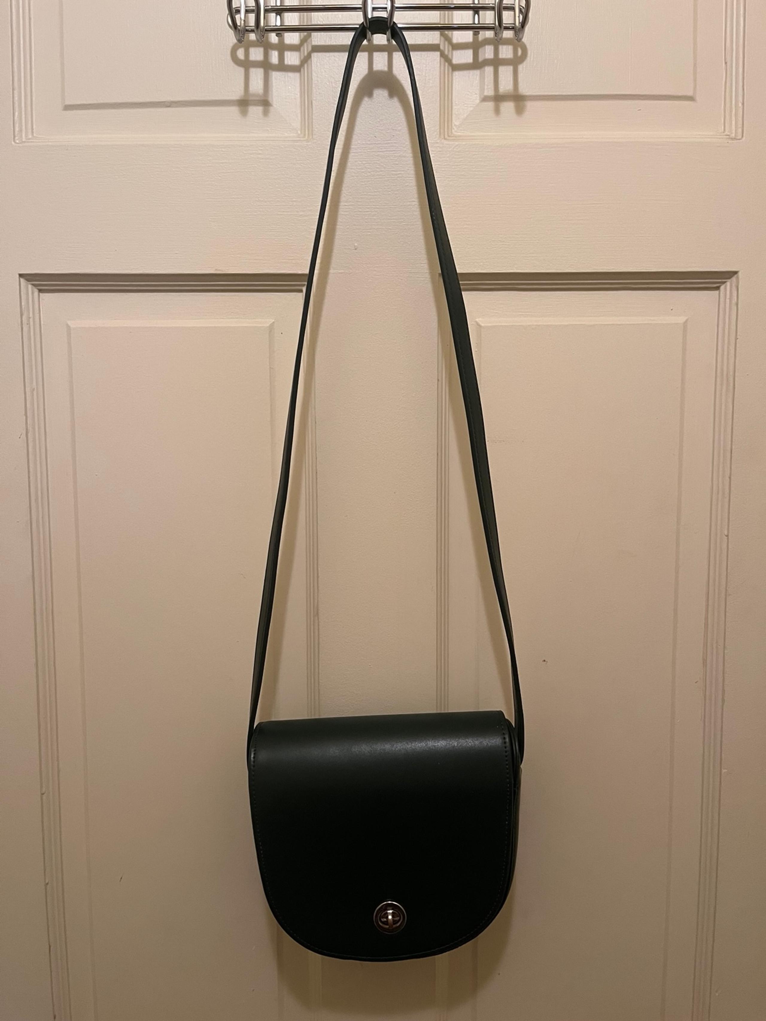 Vera Saddle Bag Crossbody Crescent flap Green Vegan Leather - Urban Outfitters