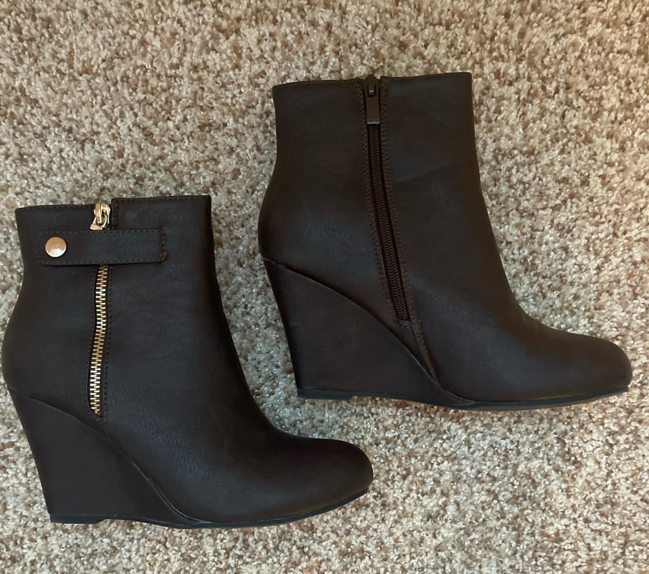 Forever Dark Brown Wedge Bootie, size 7, Like New