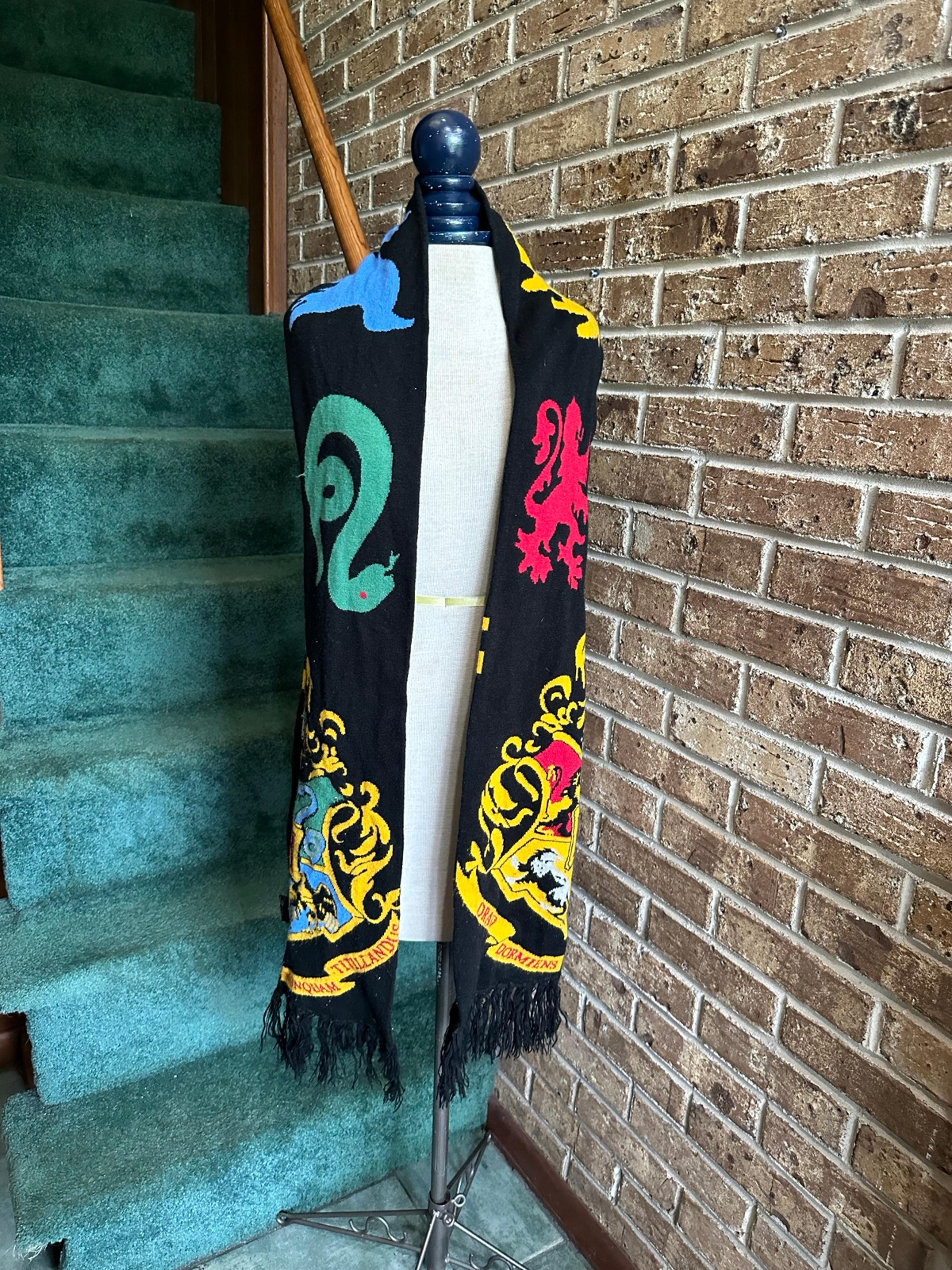 Harry Potter Hogwarts Fringe Scarf  Good condition  Some very light pilling