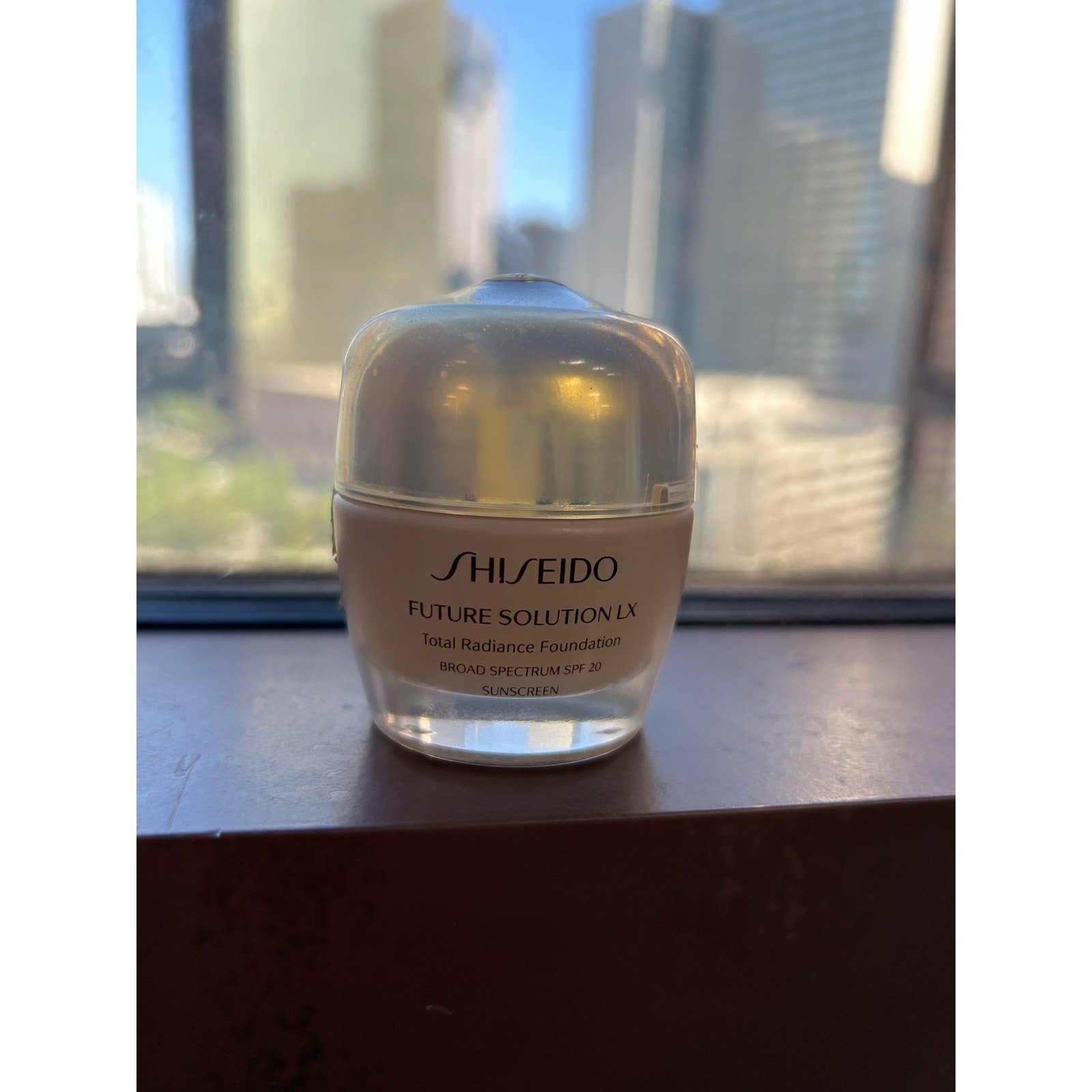 Shiseido Future Solution LX Total Radiance Foundation SPF 20 Neutral 4