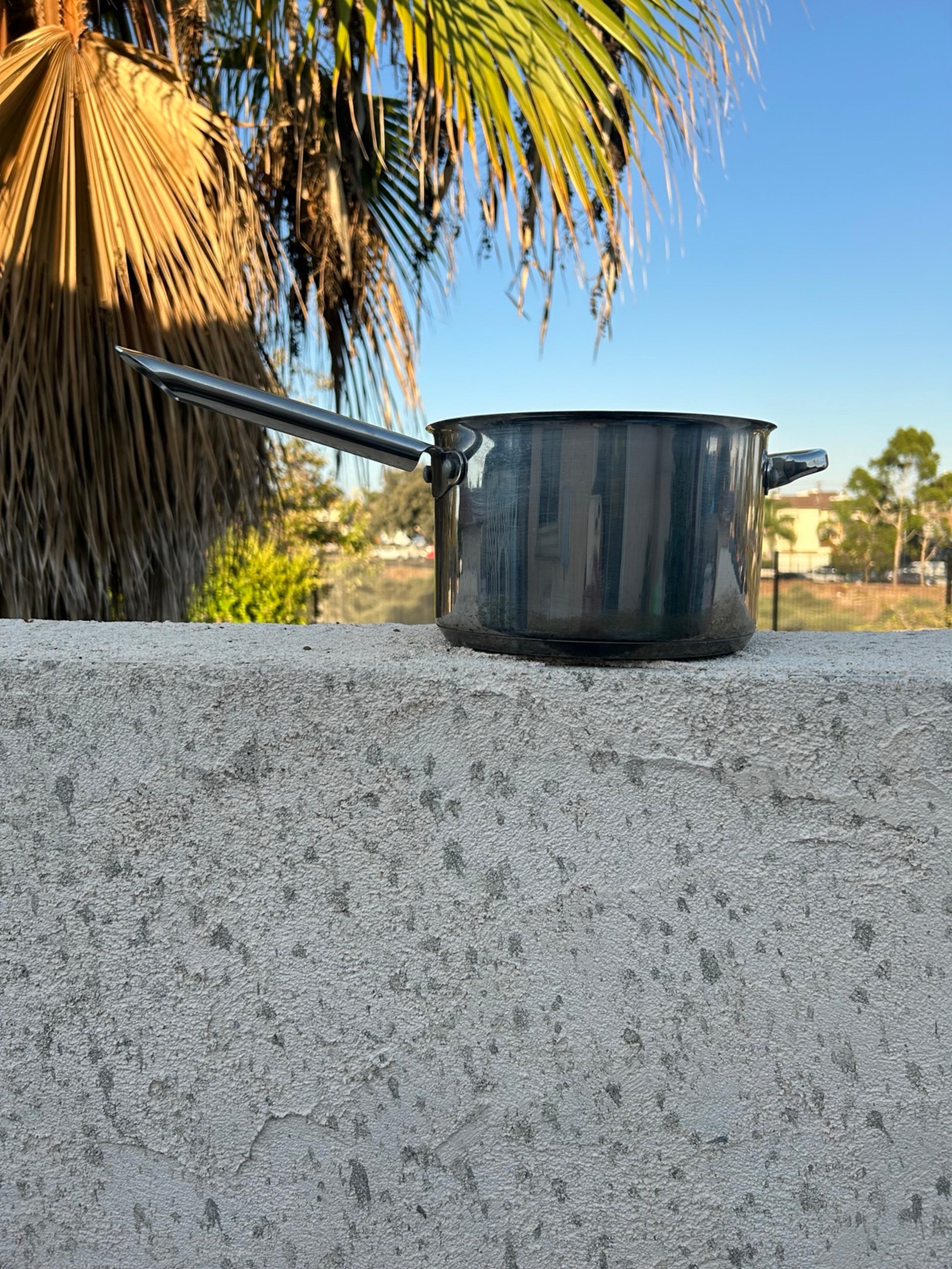 stainless steel pot 18/10. #042006. From estate sale. Needs to b - Wolfgang Puck