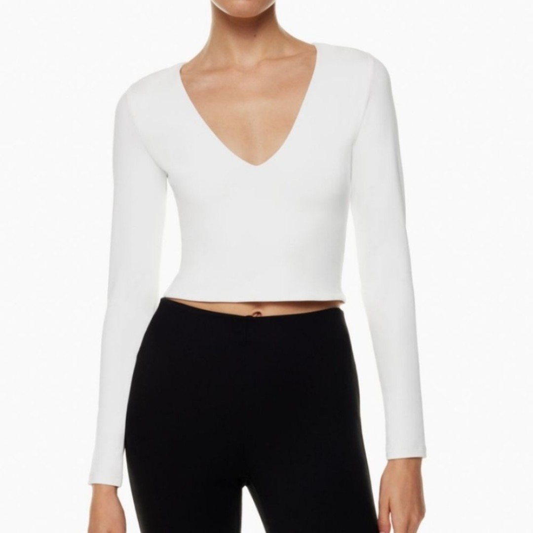 Babaton Aritizia Contour White V neck Long Sleeve Top