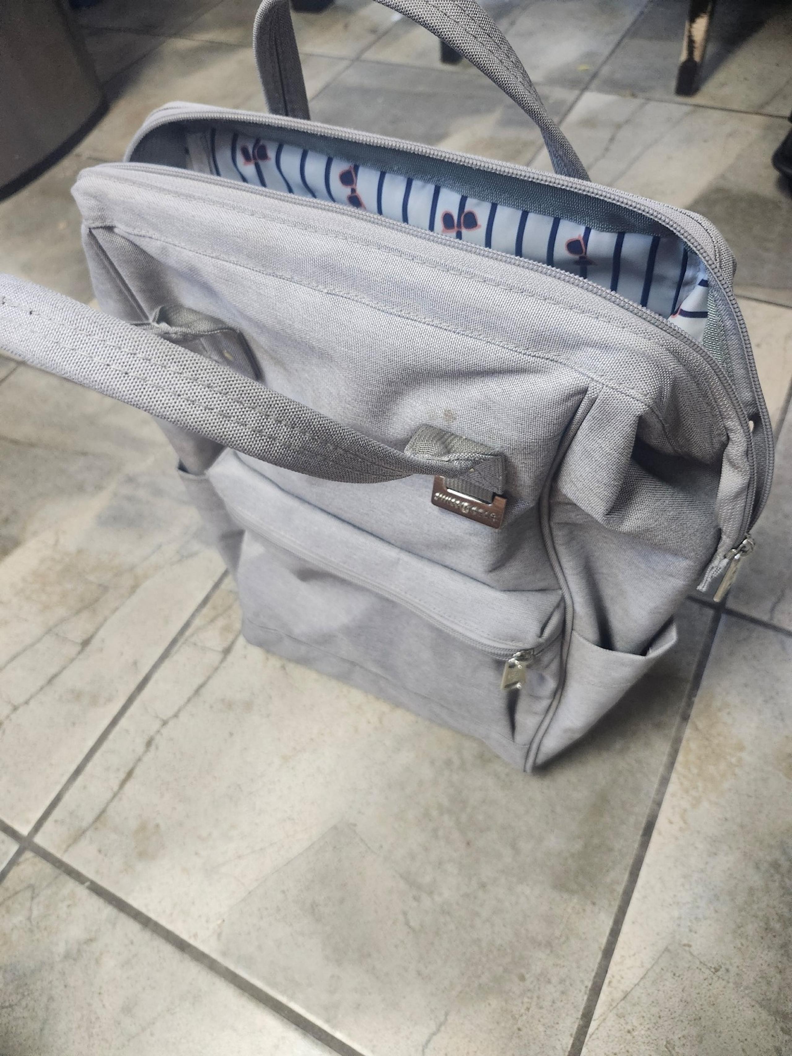 Swiss Gear 3576 Artz Dr Bag Style 12” Laptop Backpack Light Grey Gray SwissGear