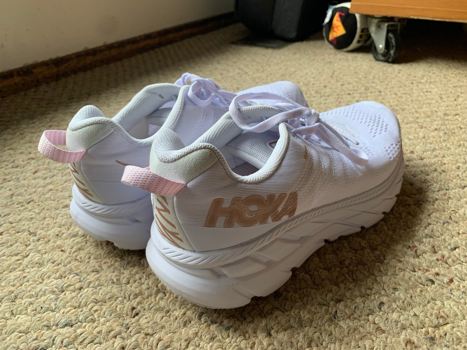 Hoka Clifton 6 in White and Rose Gold W8.5