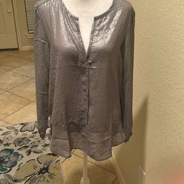 Krisa Women's M Long Sleeve Split Neck Popover Blouse Gray Metallic Animal Print