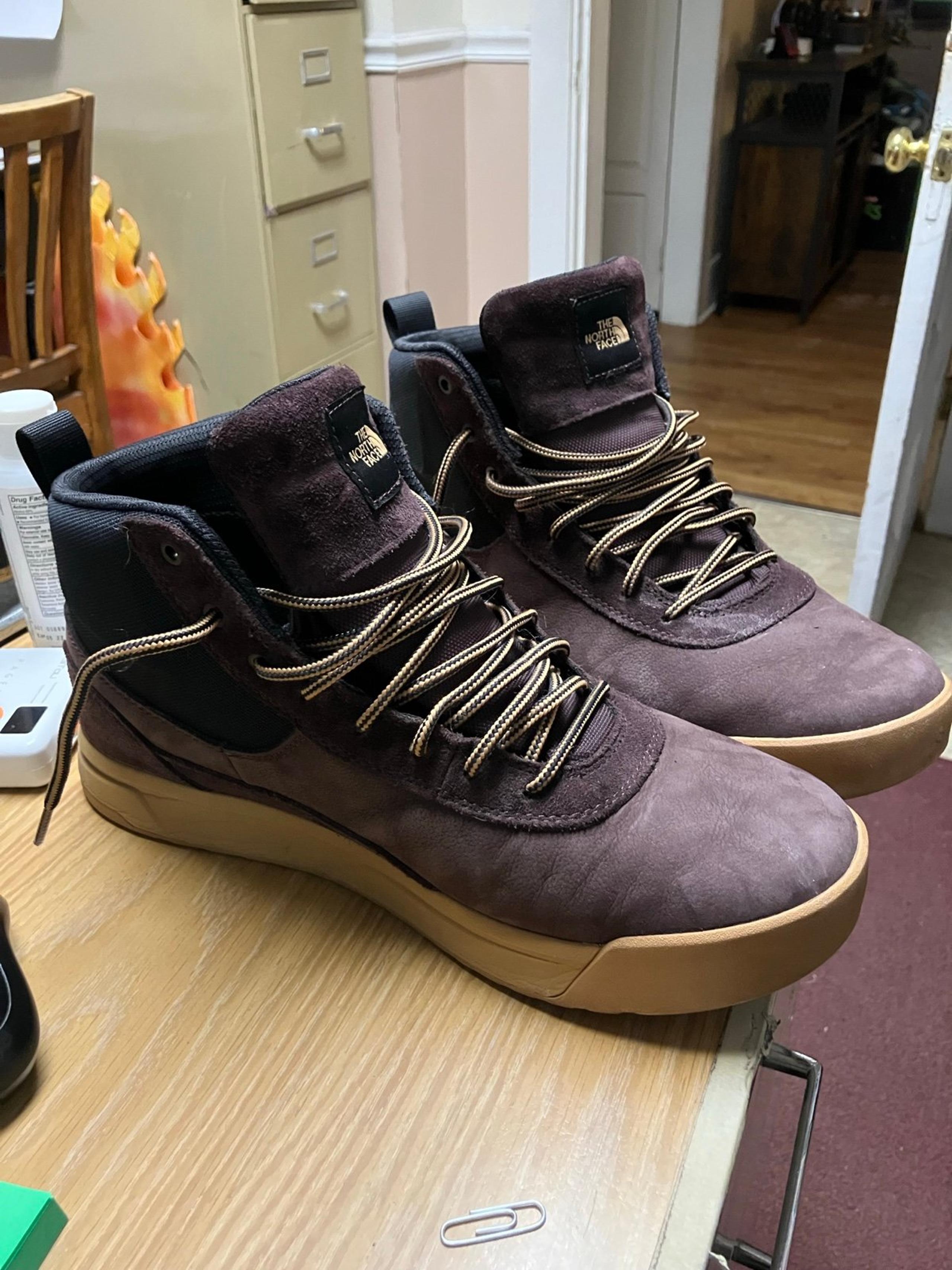 The north face women’s /mens  size 11 boots