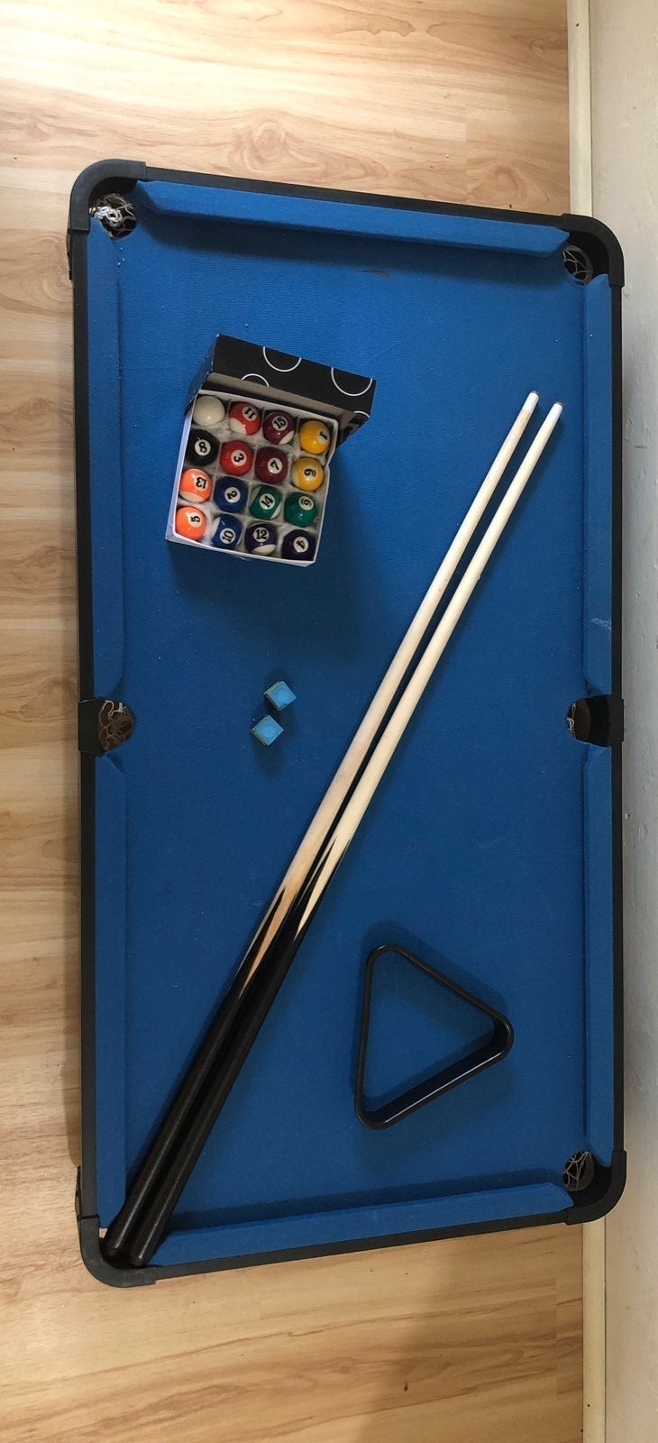 Table top pool table