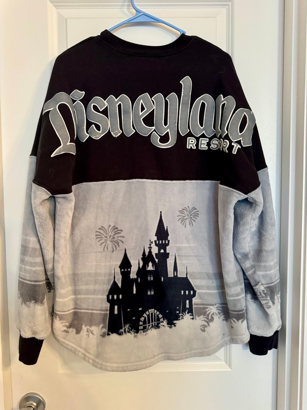 Disneyland castle Spirit Jersey in black and white - fleece