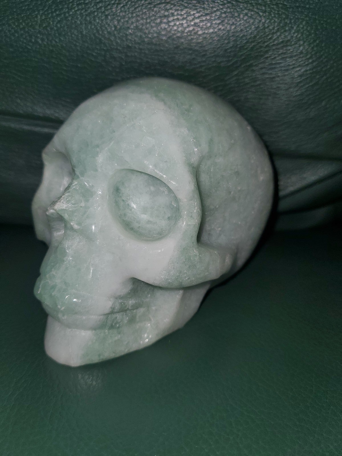 Green fluorite skull w/ gift