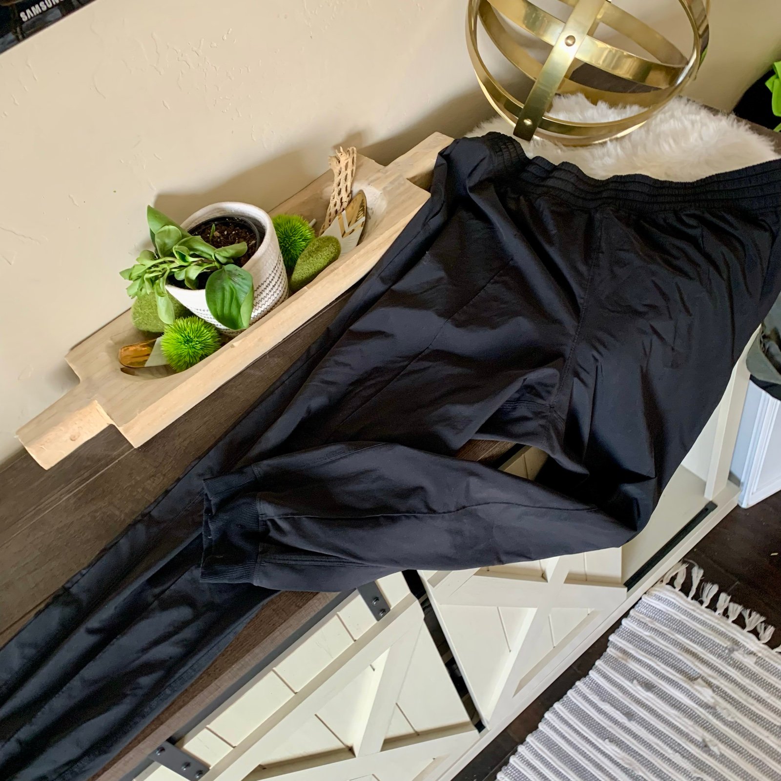 Lululemon Super Silk Featherlight Women’s Joggers Size 14 Black #555