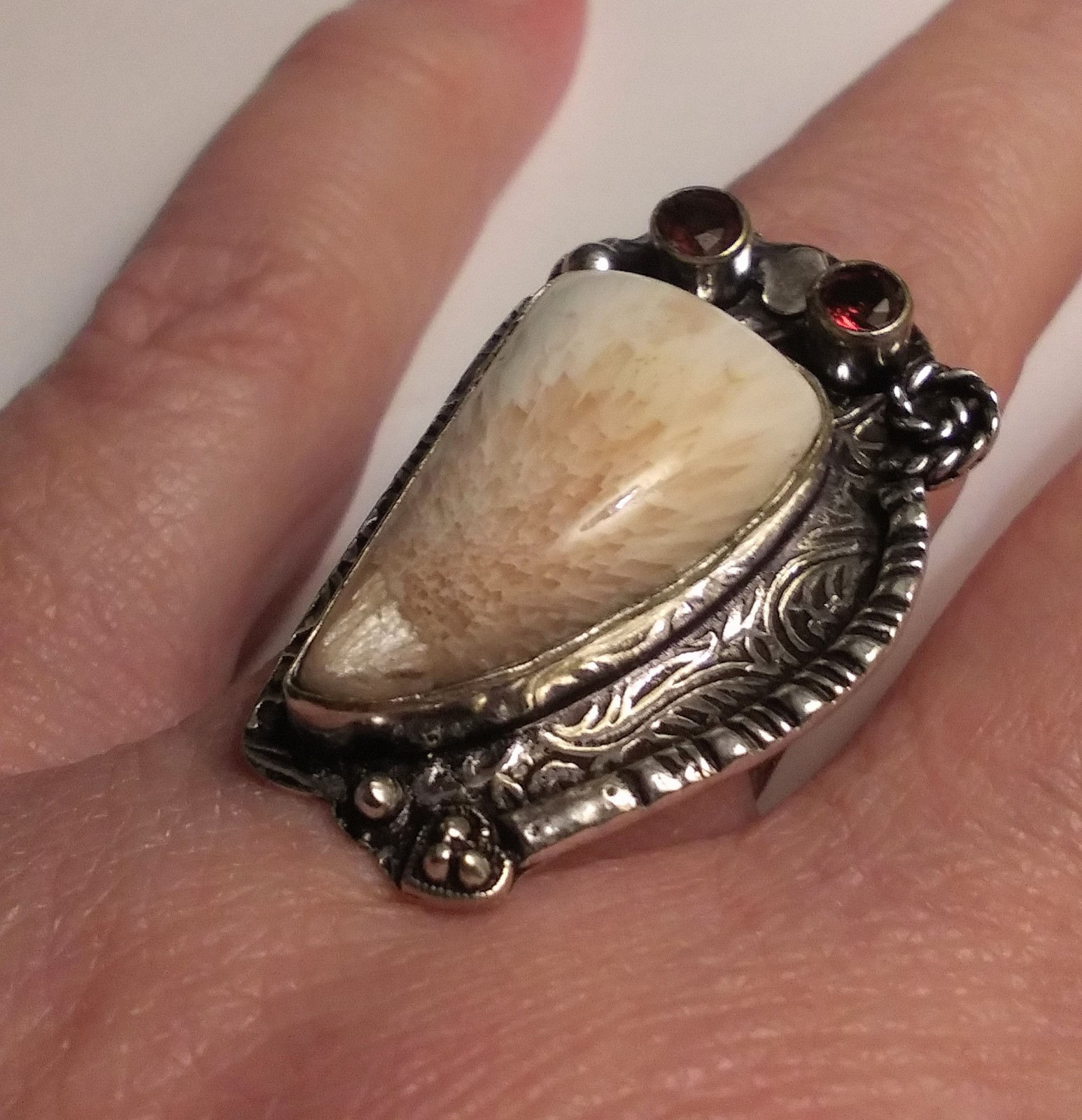 Unique 925 Sterling Silver Scolecite Garnet Ring