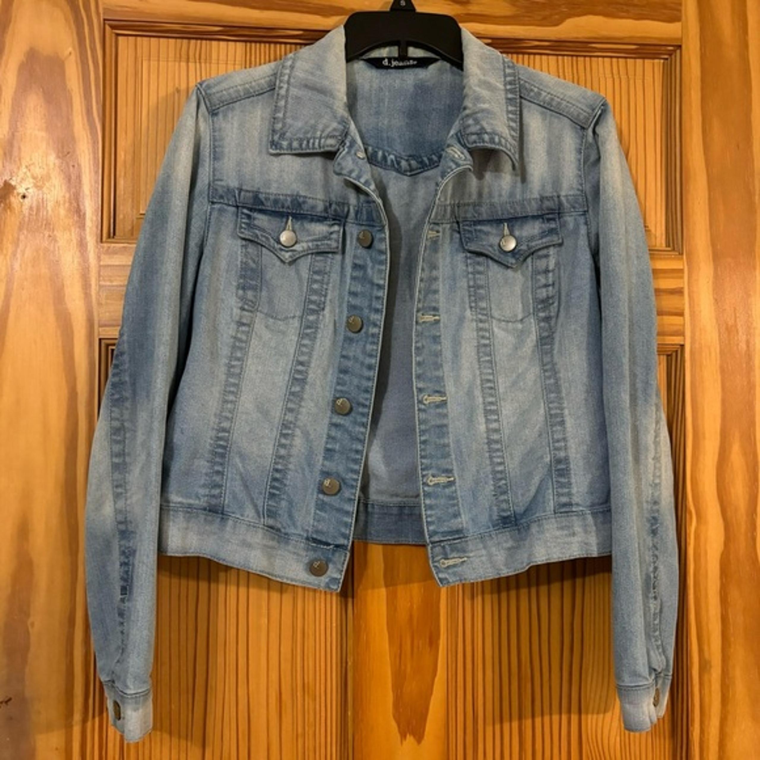 Lightly used women’s d. jeans denim jacket