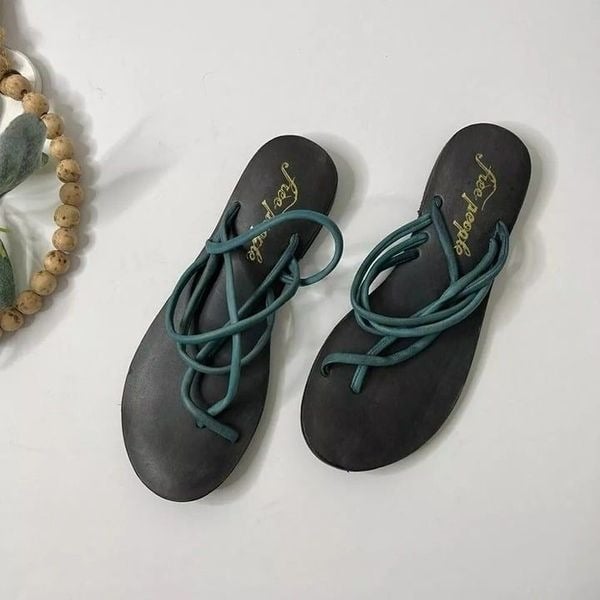 Free People Kayla Soft Strappy Sandals in Pool Blue 38 New with Box Womens Flats