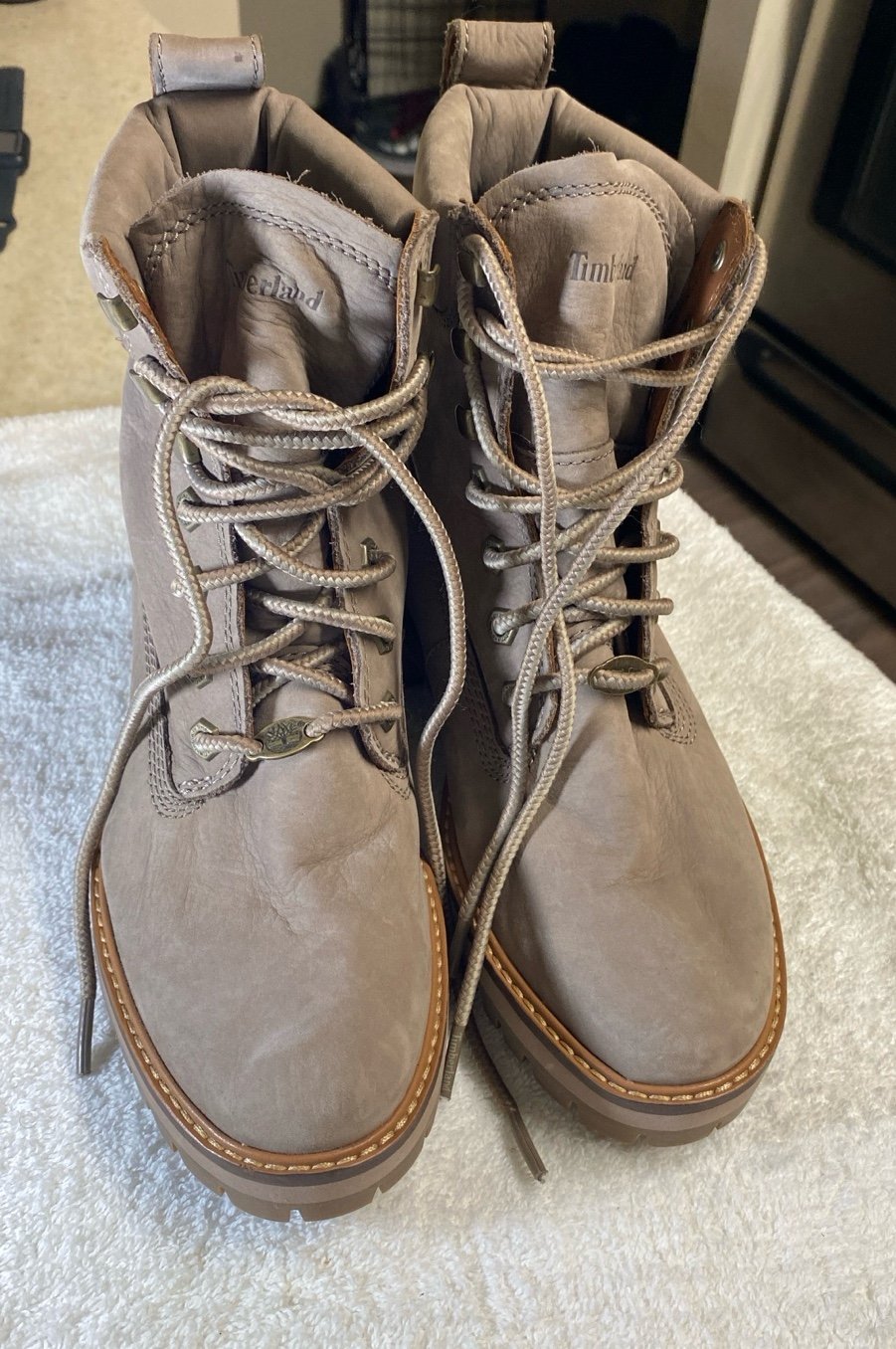 Timberland neutral leather women’s Boots size 8