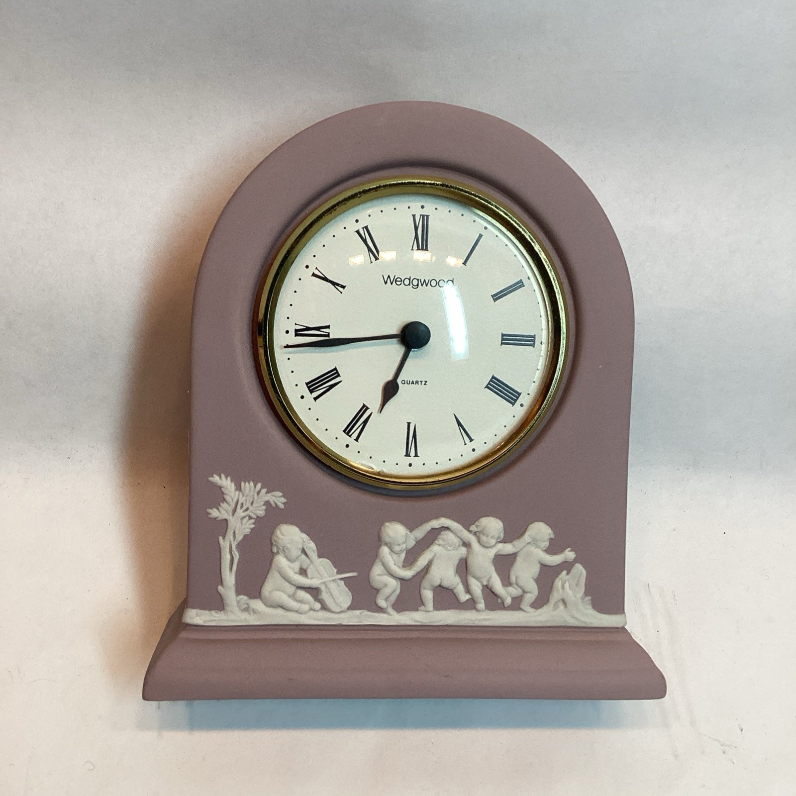 Wedgwood Jasperware Mantle Clock Lilac Dancing Cherubs Roman Numerals England