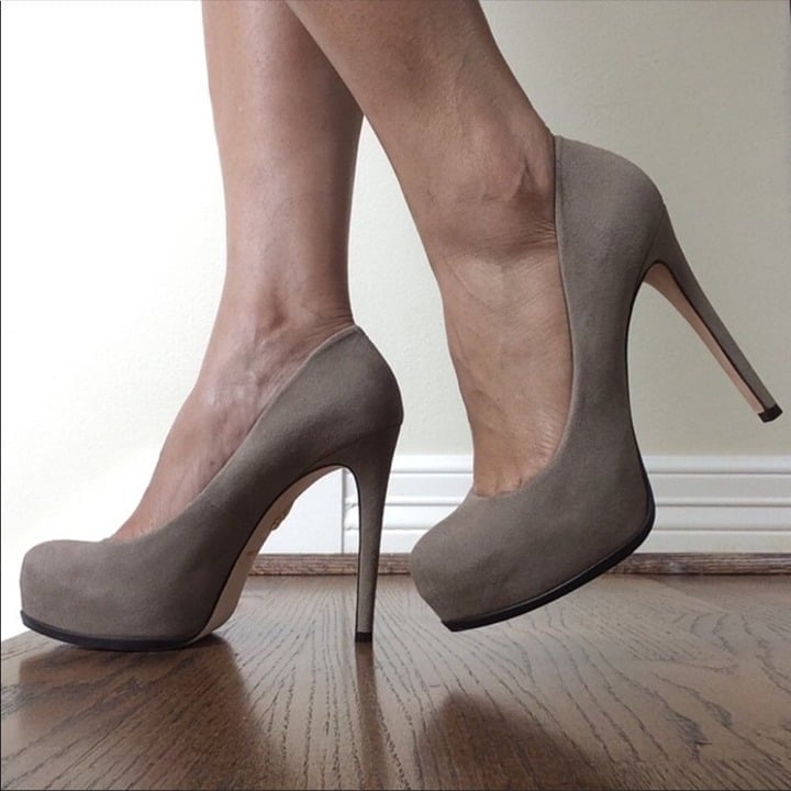 BCBGeneration Beige High Pumps Shoes 6.5 heels Host pick!