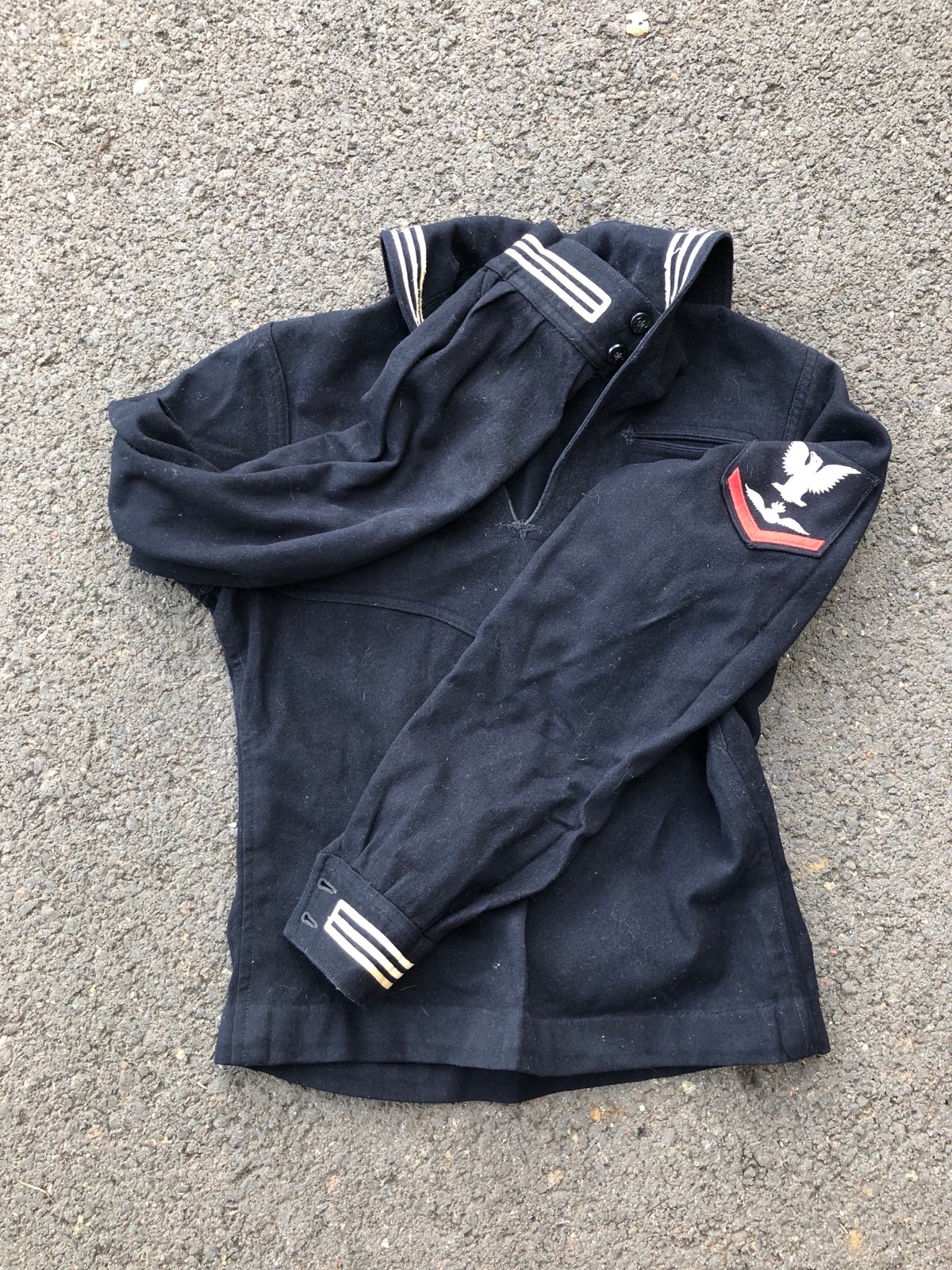 Vintage world war Navy Uniform top Wool in excellent condition ! Size small.