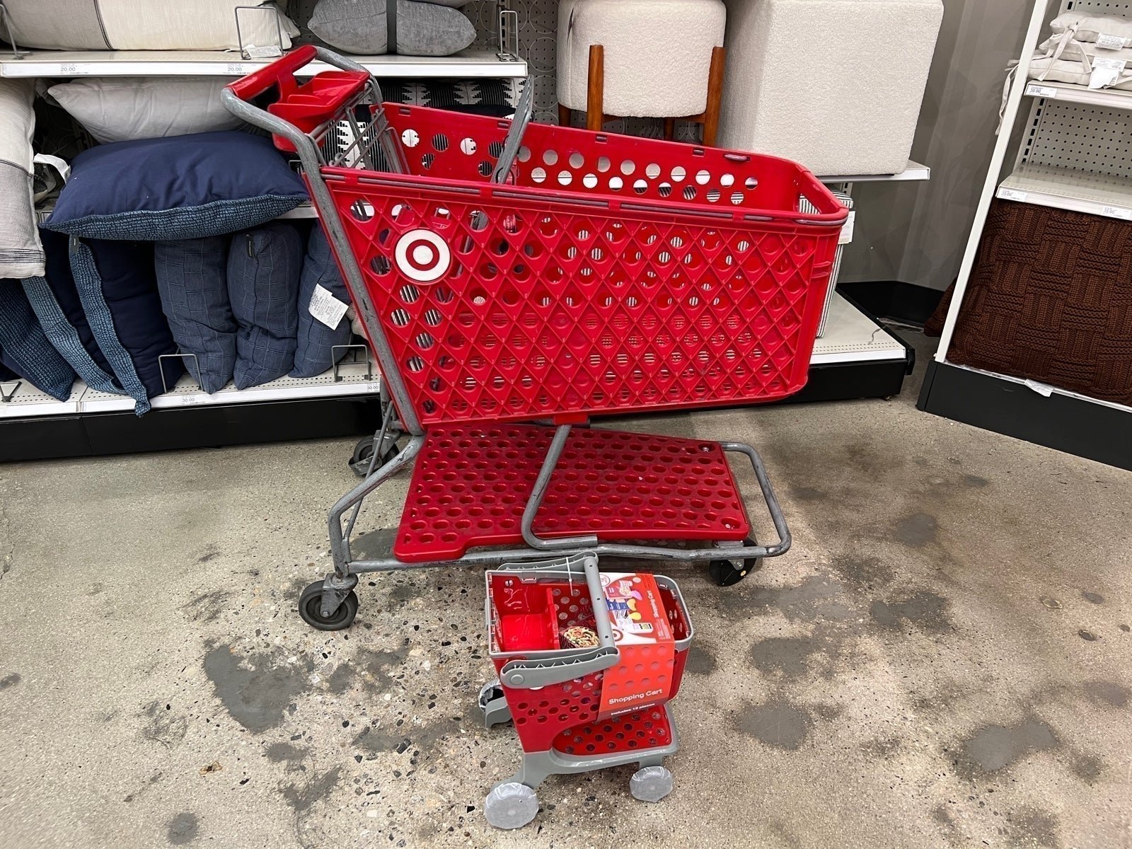 TARGET SHOPPING CART NEW SUPER CUTE!! HTF!! PERFECT BIRTHDAY GIFT!! BUY LOCAL!!