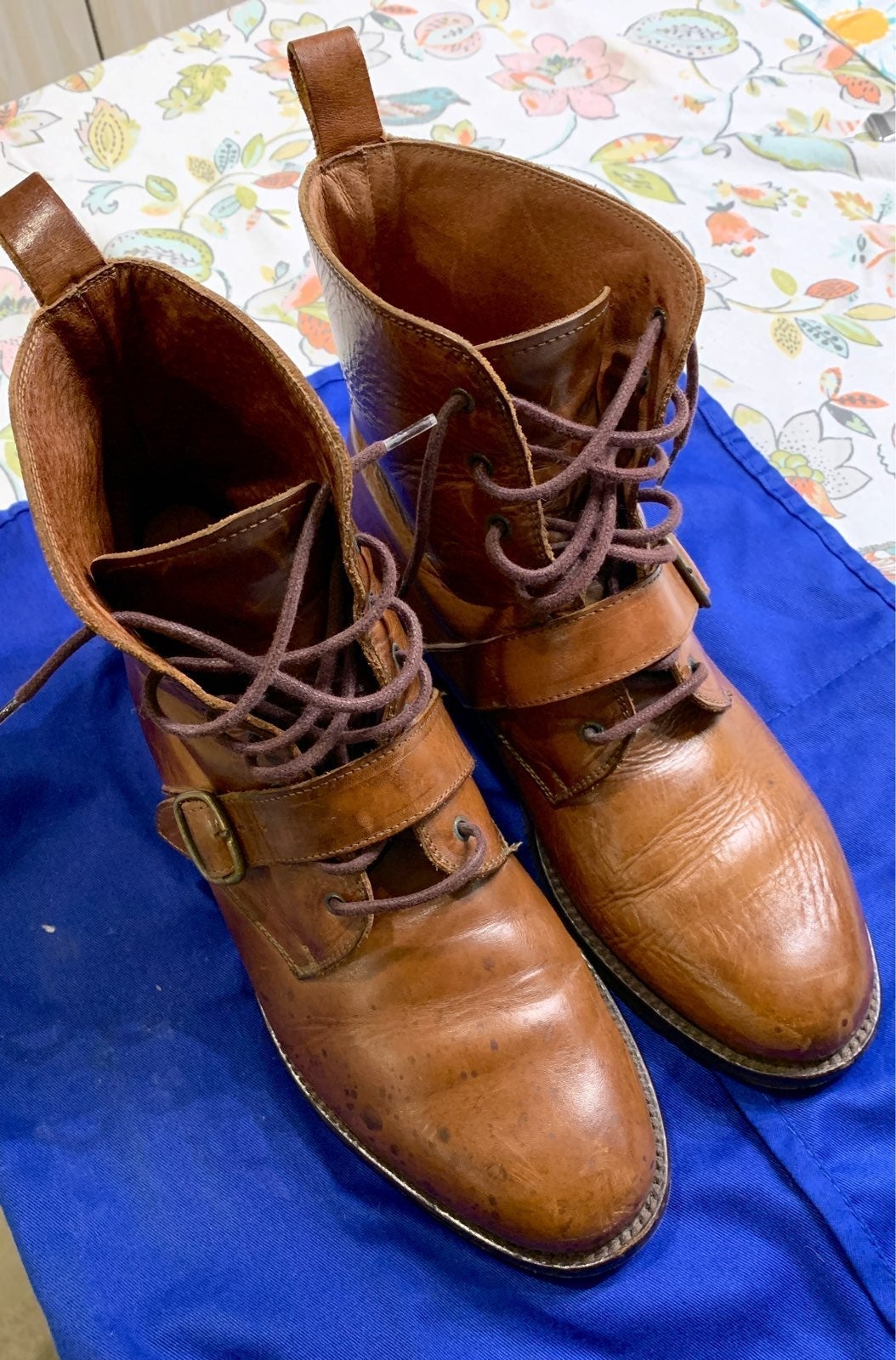 boots size 81/2 - detail