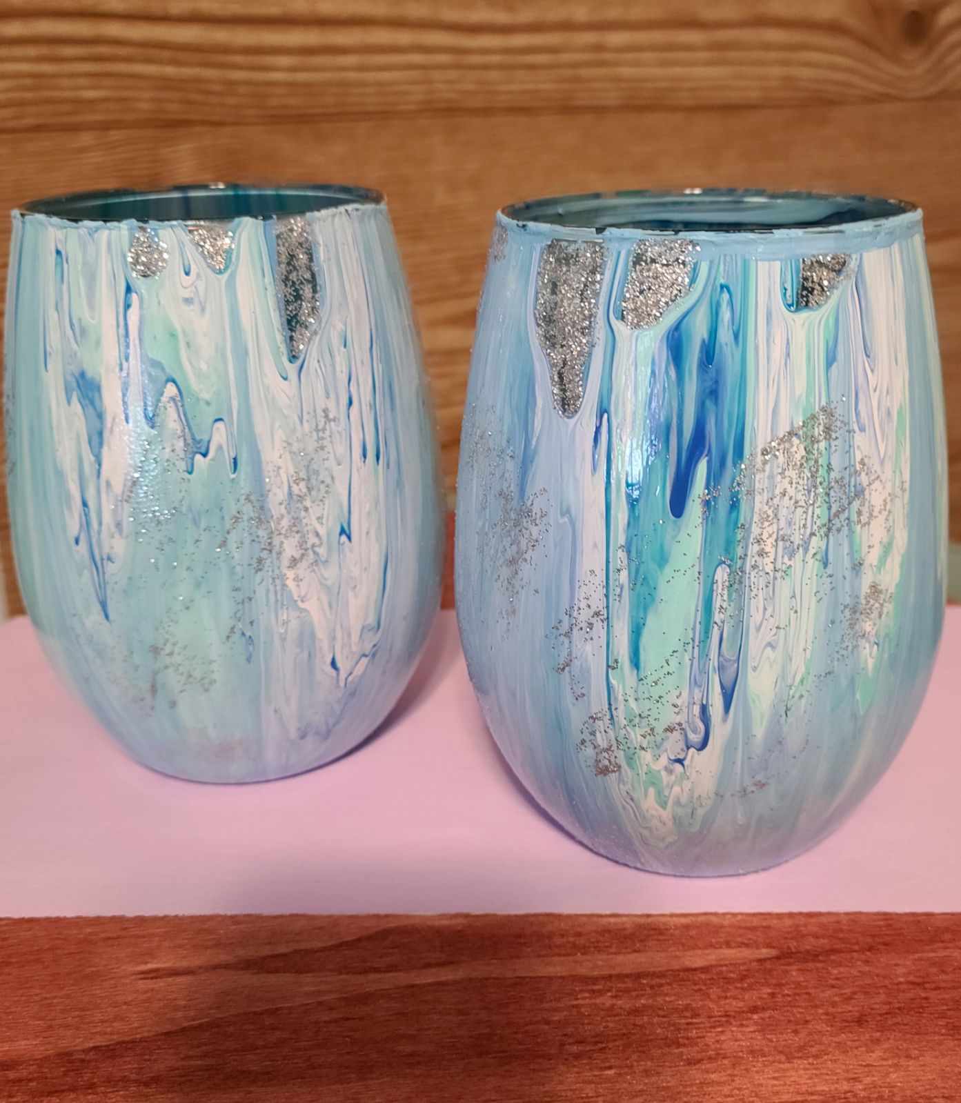 wine glasses, stemless wine glasses