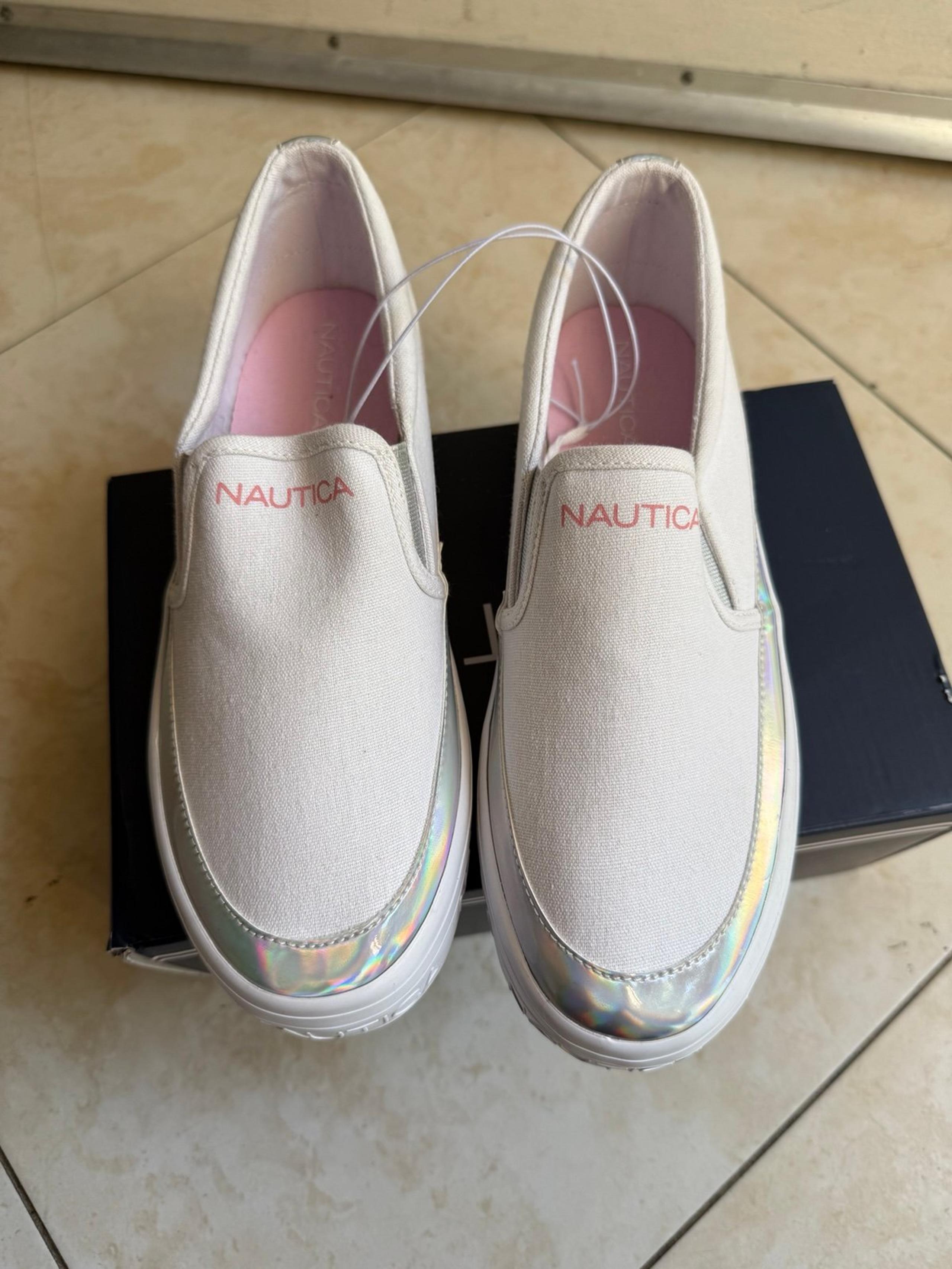 NEW Nautica big girl shoes size 5